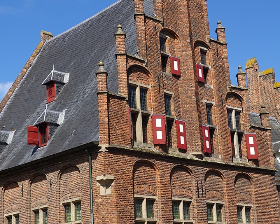 Stadhuis op kruising Philippus Gastelaarsstraat en Roggestraat