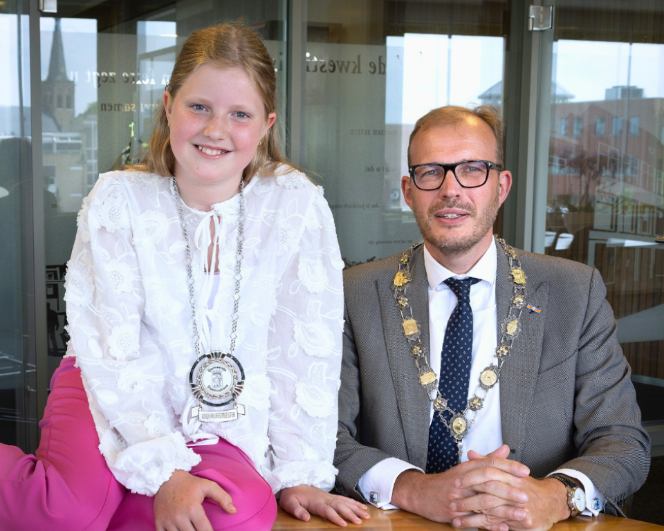 Kinderburgemeester Feline van der Weg en burgemeester Mark Boumans