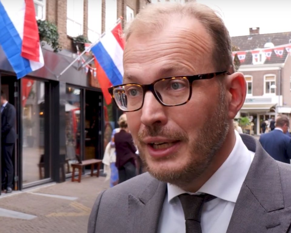 Burgemeester Mark Boumans bij het oranjehuis