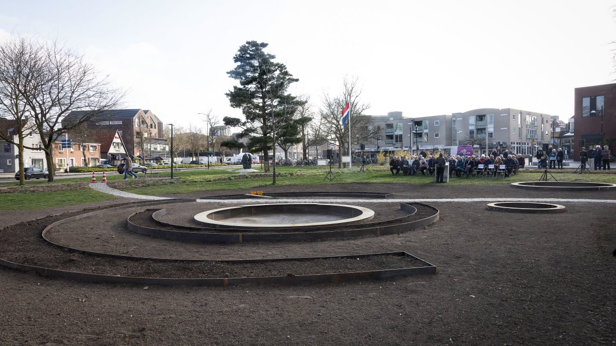 Herdenkingsmonument bombardementen onthuld