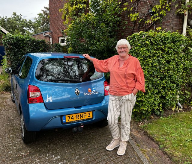 Inwoonster Willy met haar deelauto