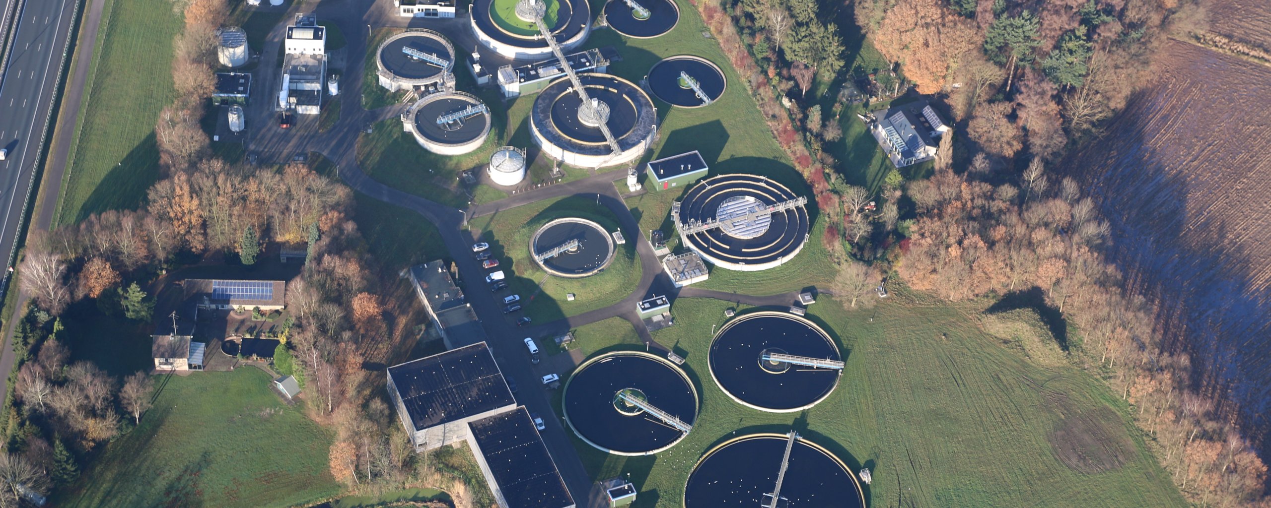 Een luchtfoto van het terrein van de rioolwaterzuivering in Boxtel