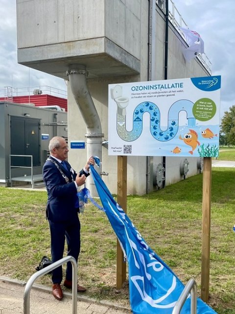 Een foto van de opening van de ozoninstallatie op de rioolwaterzuivering in Hapert
