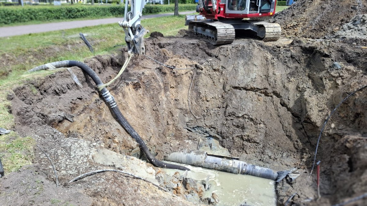 Lek in rioolpersleiding onder N65 Helvoirt