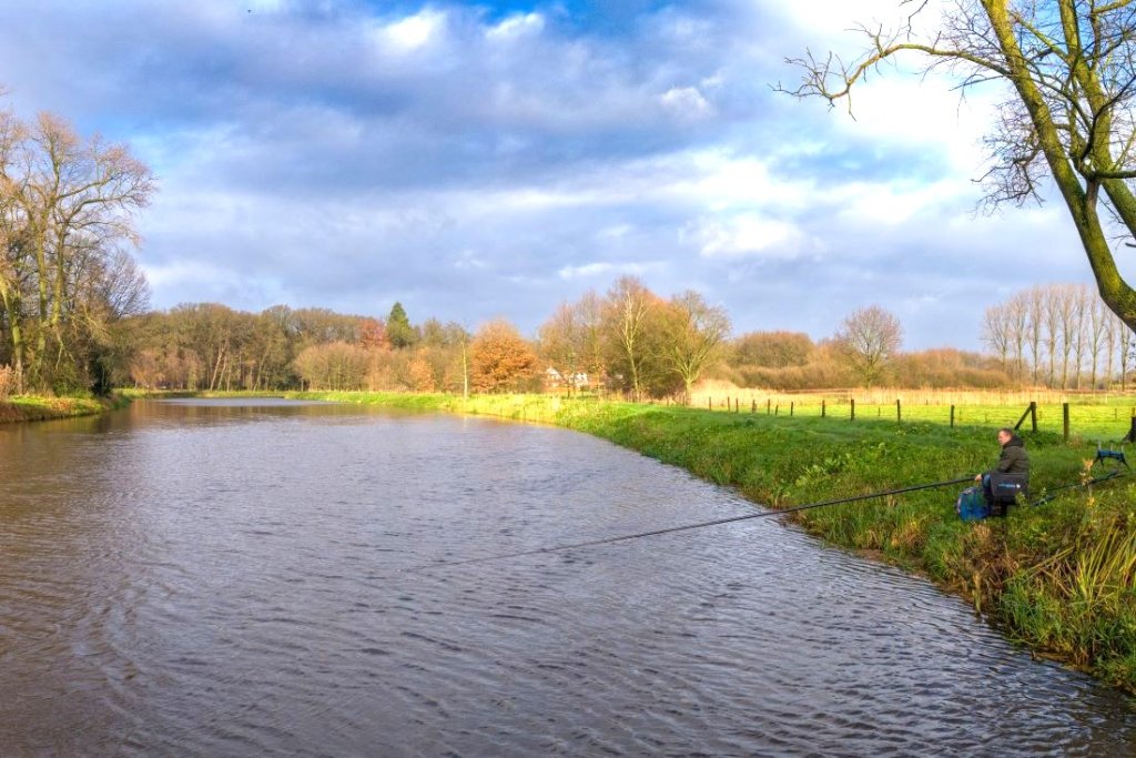 Vissen aan Dommel bij Gemonde