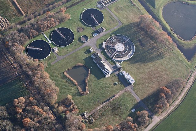 Luchtfoto rioolwaterzuivering Biest-Houtakker