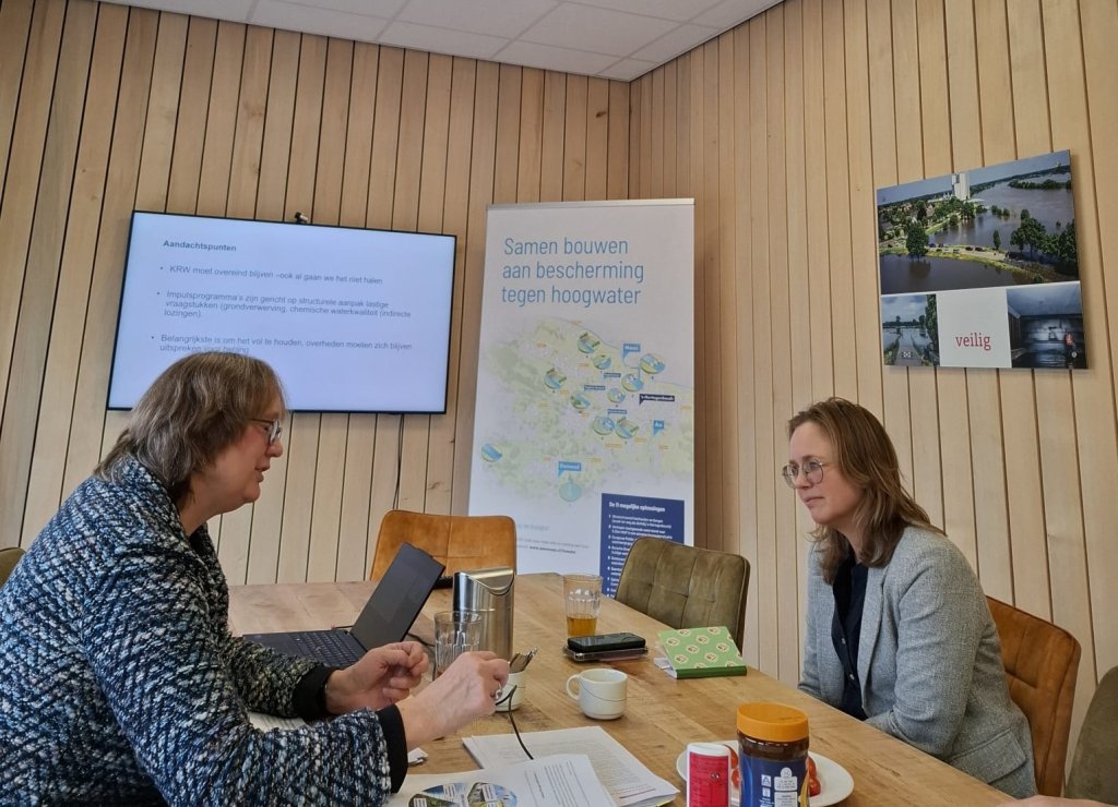 Mado Ruijs (De Dommel) in gesprek met D66 kamerlid Marieke Vellinga-Beemsterboer