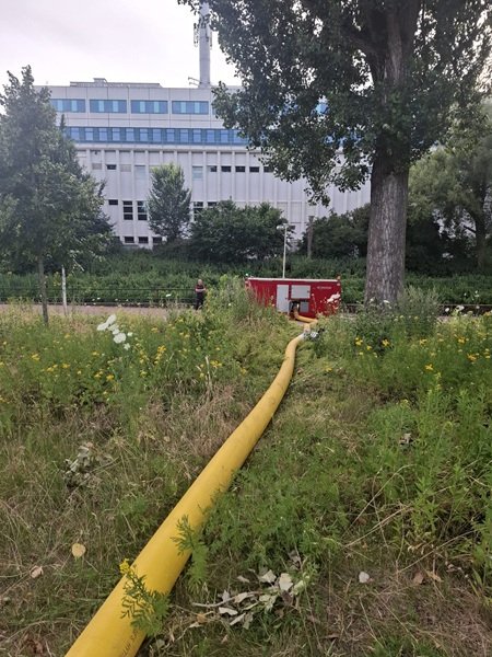Afbeelding slang om water te pompen