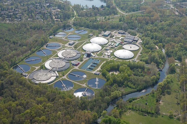 Luchtfoto rioolwaterzuivering Eindhoven