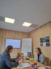 Mado Ruijs (De Dommel) in gesprek met D66 kamerlid Marieke Vellinga-Beemsterboer