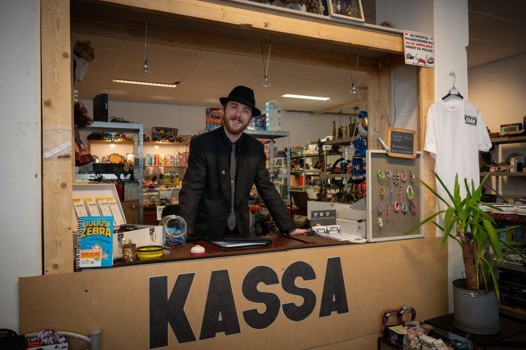 Achter de kassa bij de Zaak