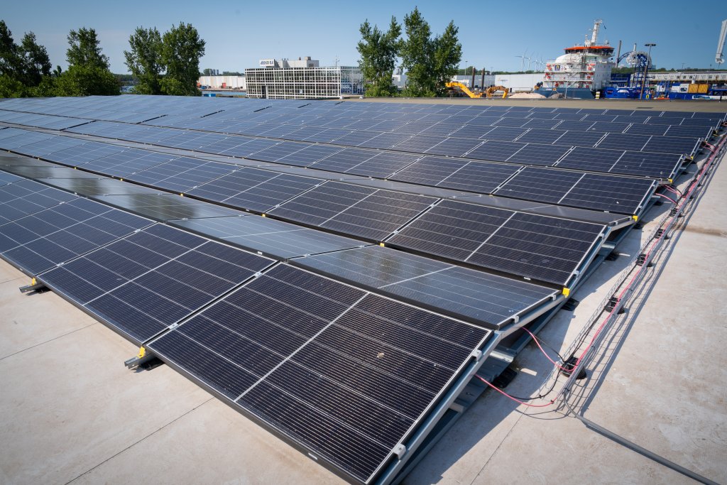 Zonnepanelen op dak van optima cycles