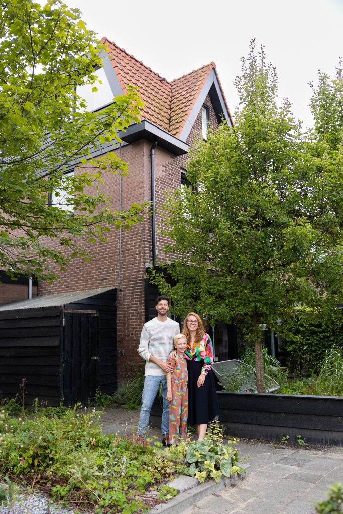 Gerald en Iris met hun gezin in de buurttuin