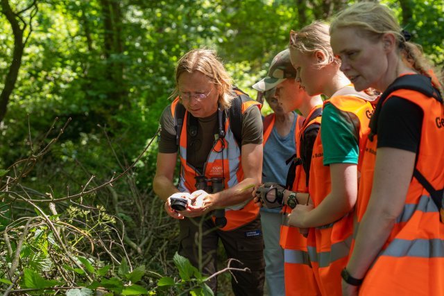 Klaas-Jan maakt foto met ObsIdentify-app