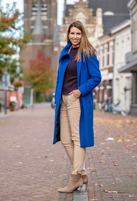 Wethouder Kim Leurs in het centrum van Echt