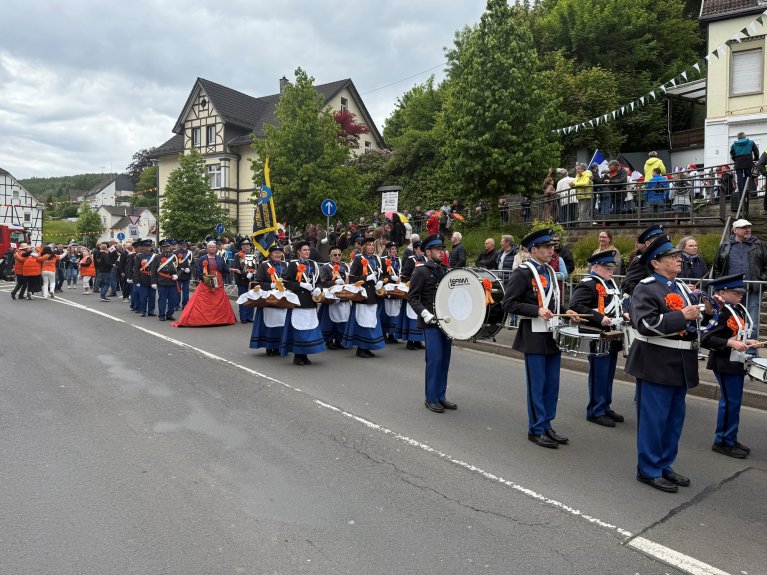 Feestelijke optocht tijdens het Neustadt-treffen