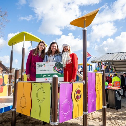 Wethouder Kim Leurs opent de vernieuwde inclusieve speeltuin