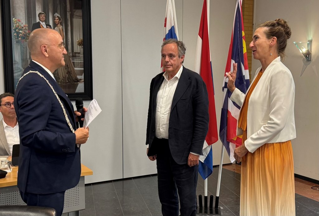 Burgemeester Jos Hessels beëdigd prof. dr. ir. Rob van Eijbergen en mr. Manette Baggen