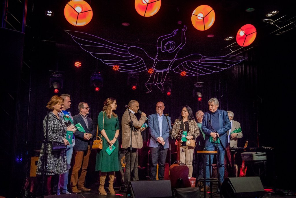 Presentatie van het Brónsgreun Beukske in Cultuurhuis aan de Plats