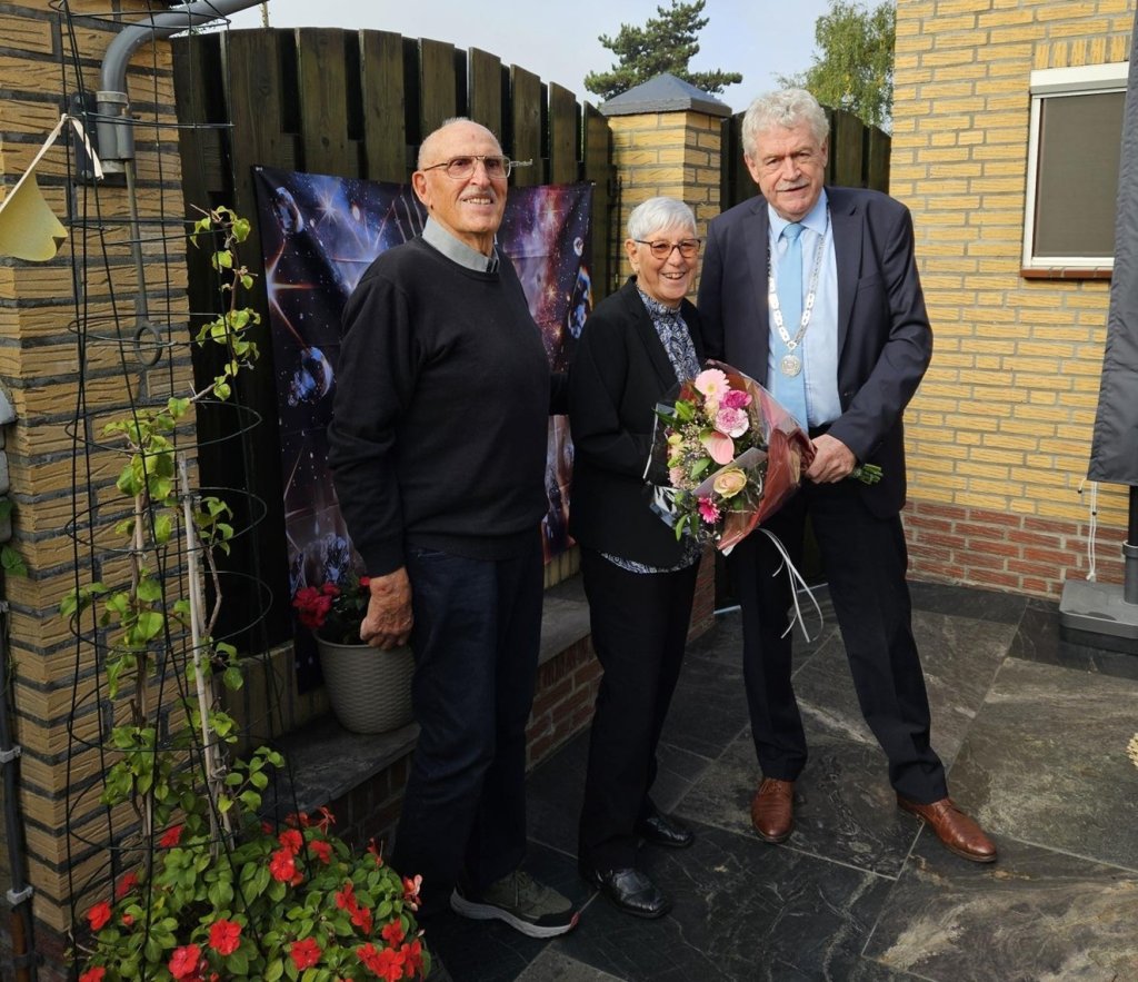 Locoburgemeester Peter Pustjens en bruidspaar Schaekens-Entjes