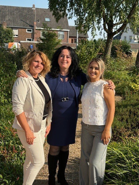 Mariam Wardak (Humanitas), wethouder Inge Minkenberg en Magali Neumann (coördinator BOR bij Humanitas)