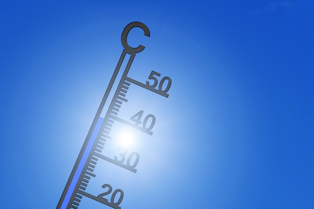 Buitenthermometer in de zon