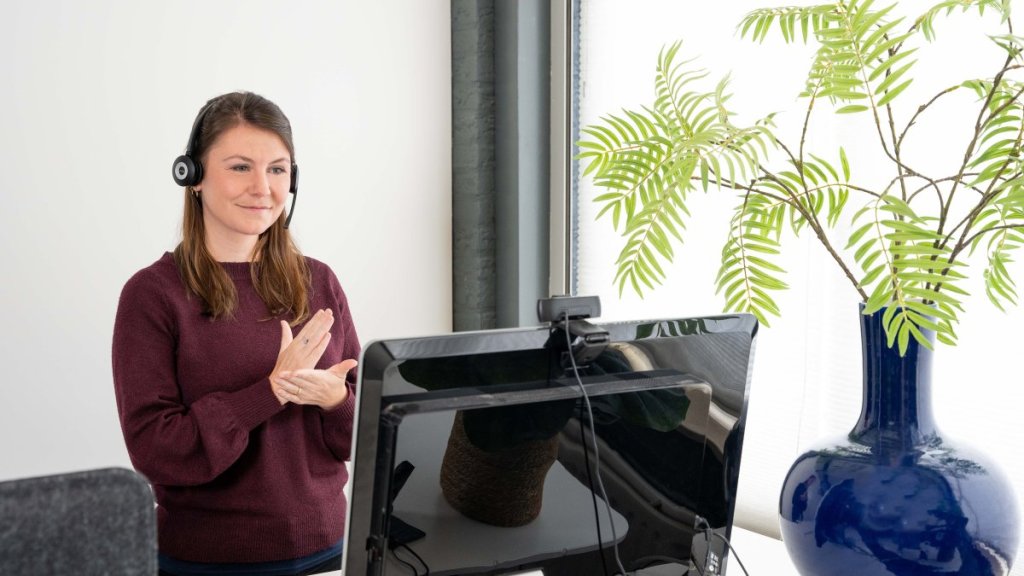 Gebarentolk in actie voor een webcam