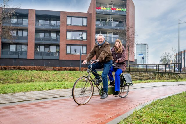 Fietsambassadeur Peter van Troost en wethouder Kim Leurs