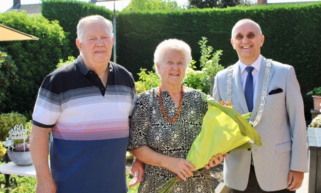 Burgemeester Jos Hessels met bruidspaar Teske-Horn