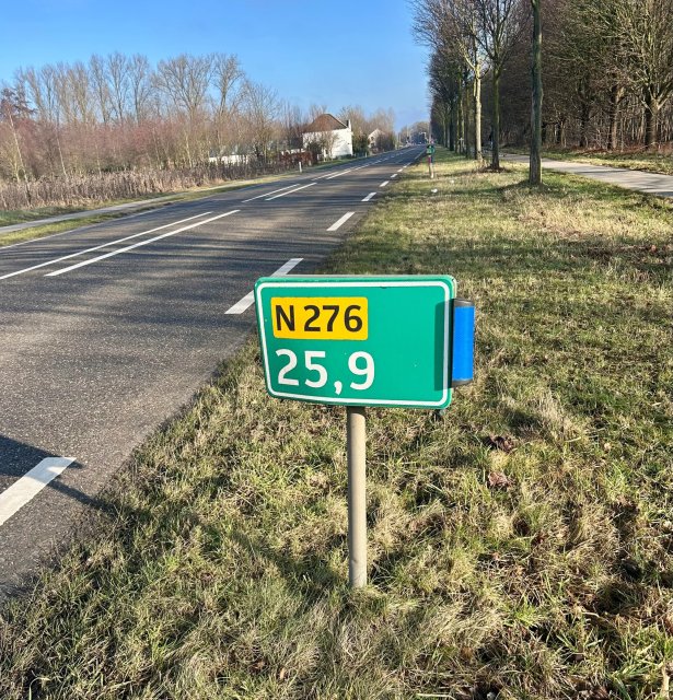 Hectometerpaaltje in de berm