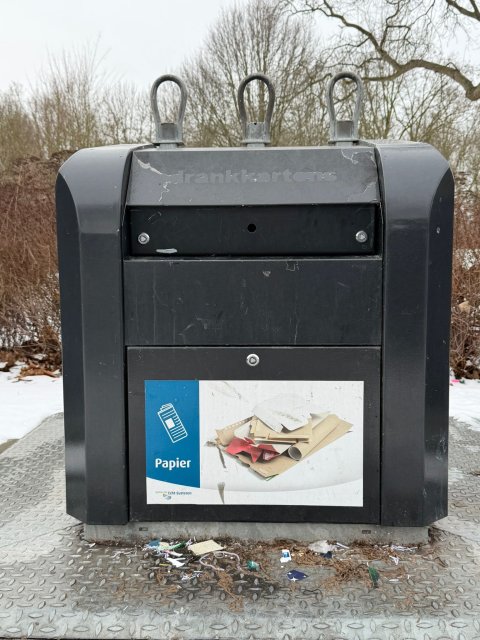 Ondergrondse papiercontainer