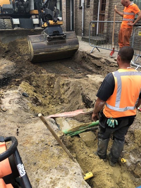 Graafmachine aan het werk in de Millenerstraat
