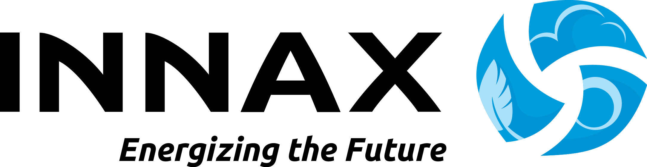 Logo van INNAX. Staat met grote zwarte letters INNAX met daaronder de tekst; Energizing the future. Rechts staat een soort blauwe bol die in drie stukken verdeeld is.