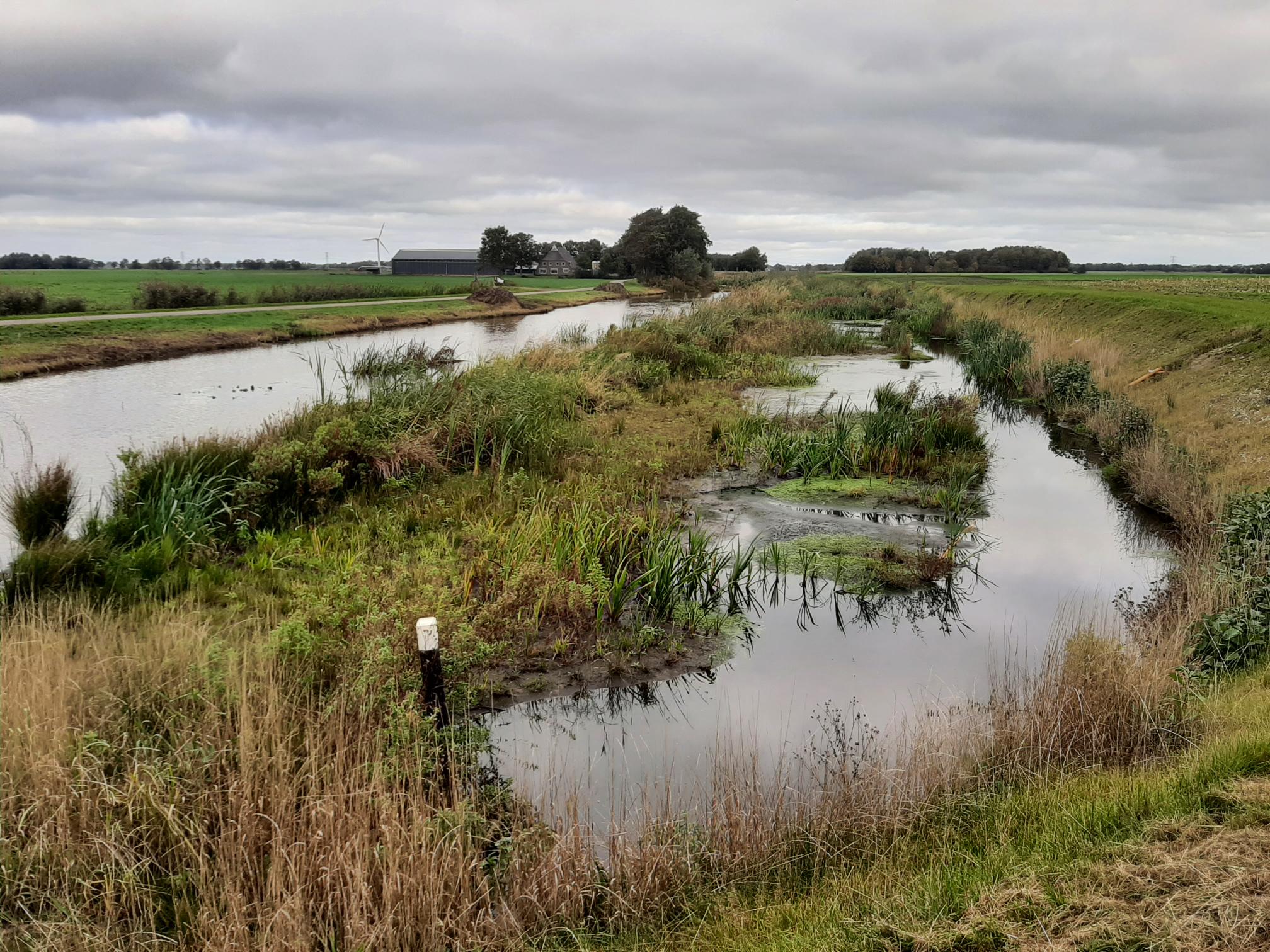 Het land Nijdjip dat voor grote delen onder water staat.