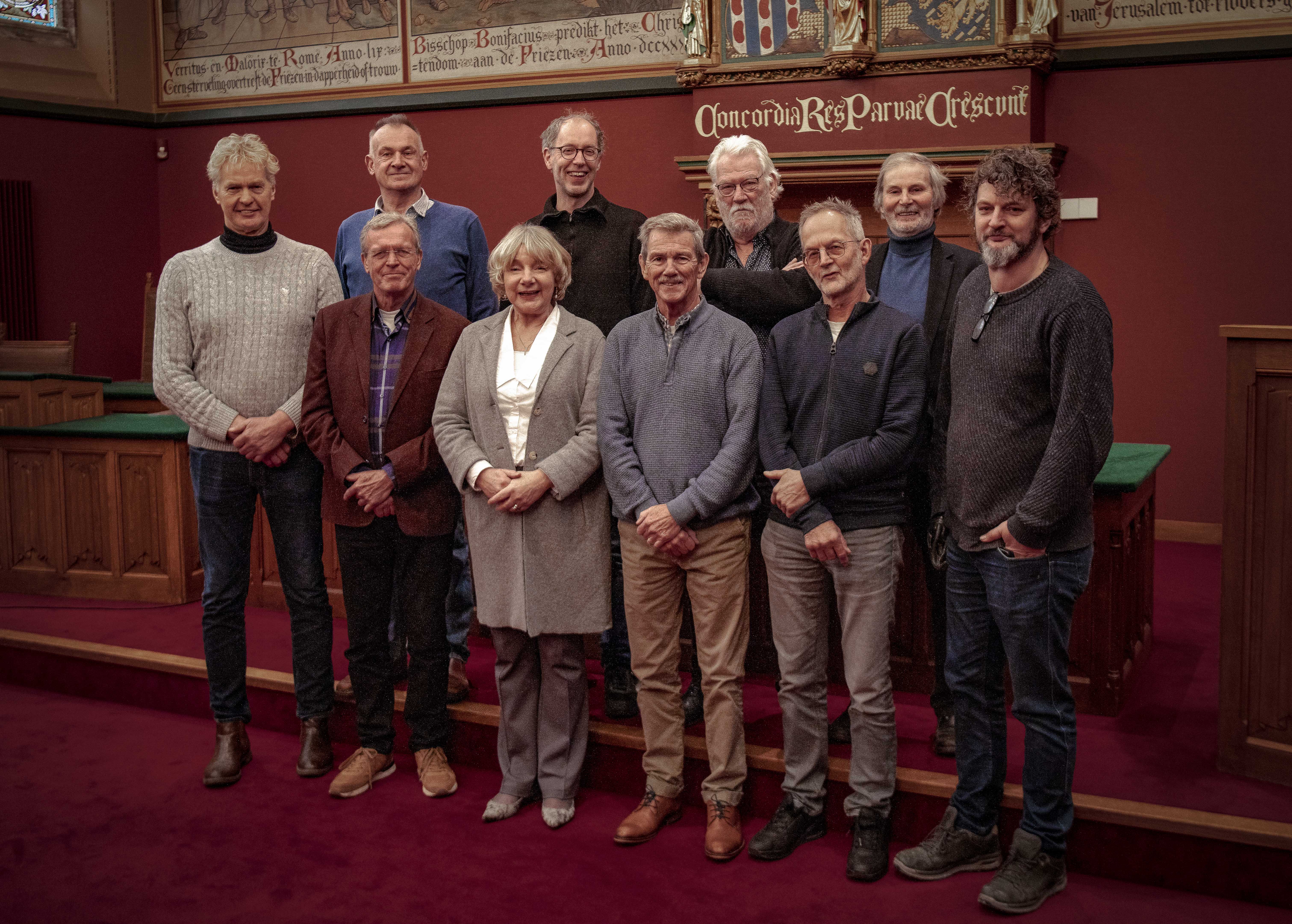 De voltallige gebiedscommissie op de foto in de Statenzaal van het provinciehuis