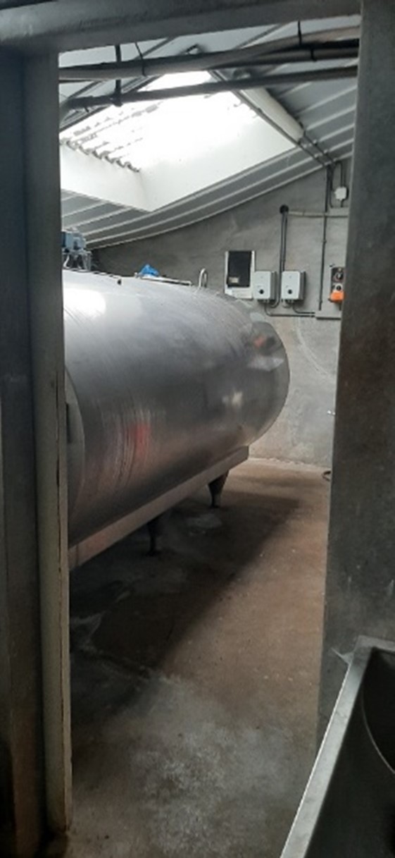 Een RVS melkkoeltank van 6000 liter