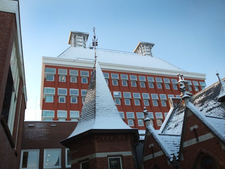 Provinciehuis in de sneeuw