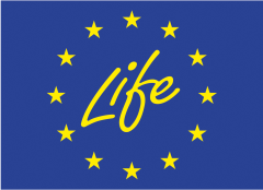 Het logo van Life EU. Een blauw vierkant met in het midden met gele letters Life en daar rondom gele sterren