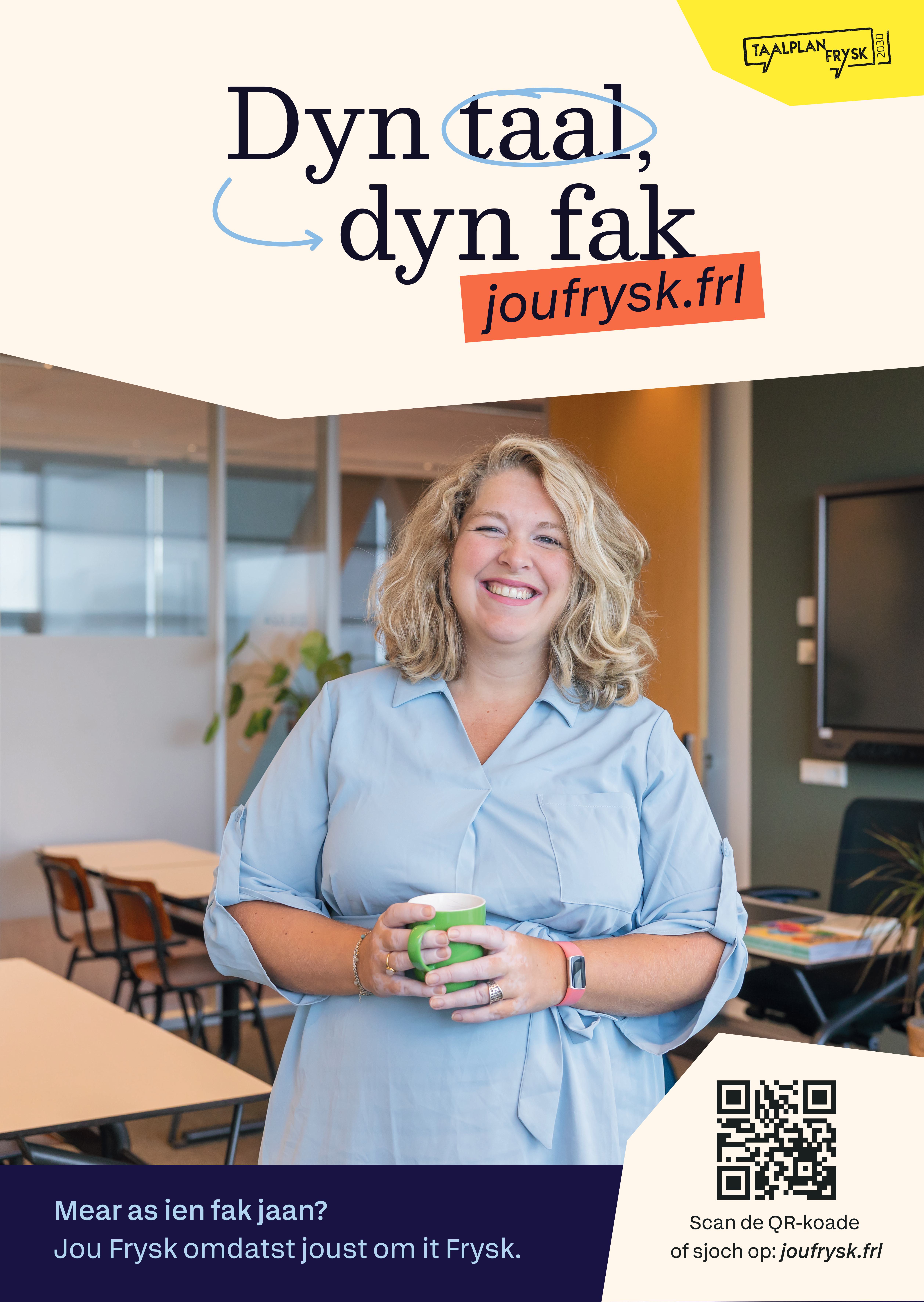 Een poster van JouFrysk waar Debbie op afgebeeld staat met een kop thee in haar handen.