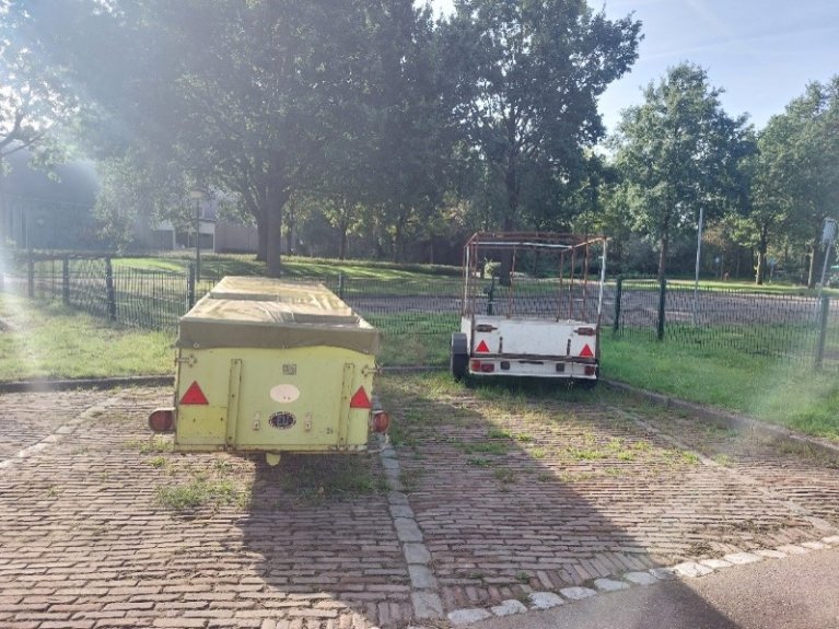 Gele dichte aanhanger
