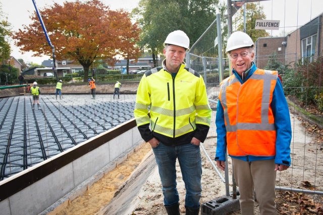 Wethouder Hans van de Laar bij de waterberging