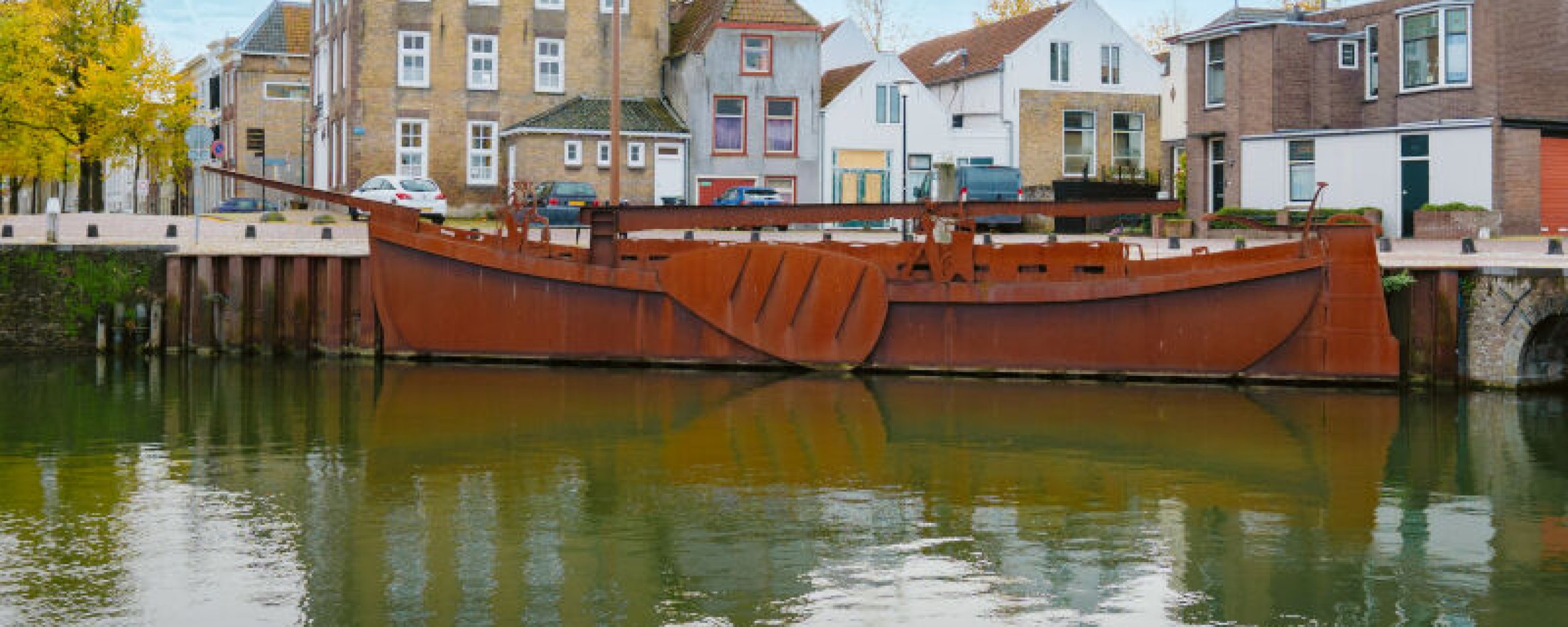 kunst schip in haven Sommelsdijk