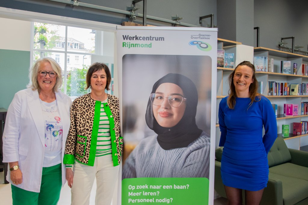 Medewerkers Werkcentrum bij de banner