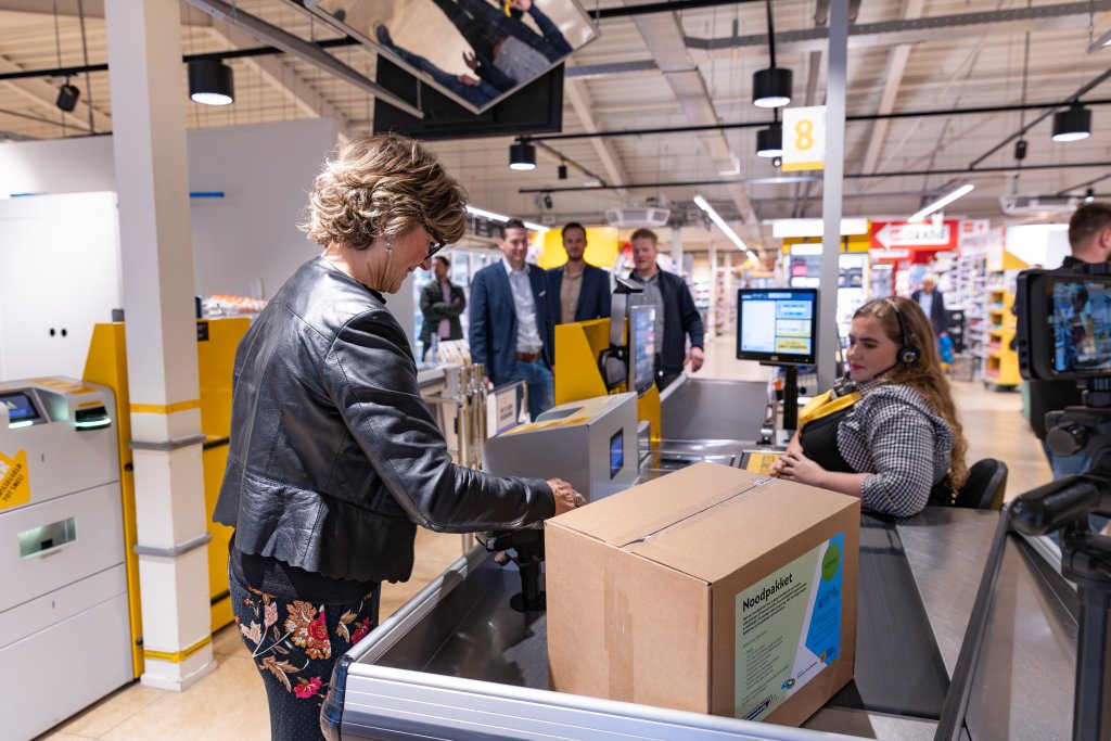 Burgemeester rekent eerste noodpakket af. 