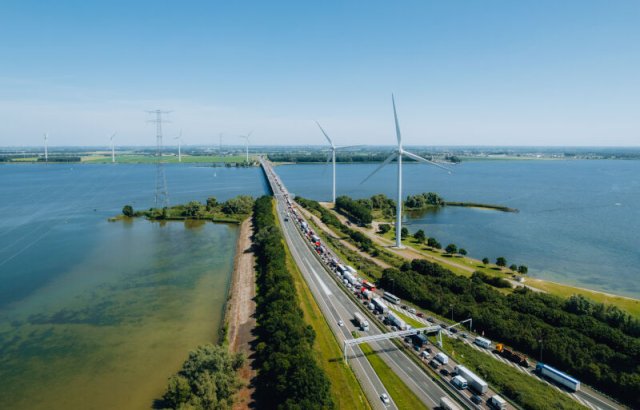 Files bij de haringvlietbrug