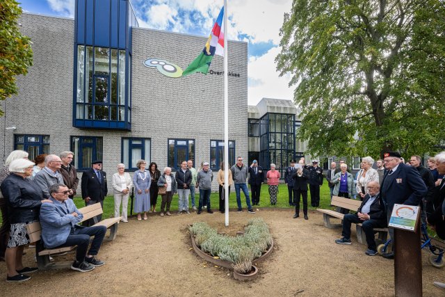 herdenking bij het anjerperkje