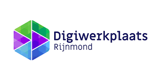 Logo Digiwerkplaats Rijnmond. Zeshoek met groen, paars, blauw en in letters de tekst ernaast Digiwerkplaats Rijnmond