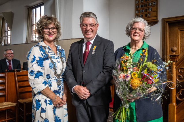 Cornelis Grinwis uit Ouddorp heeft een Koninklijke onderscheiding ontvangen. 