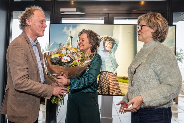 Bloemen voor haar man