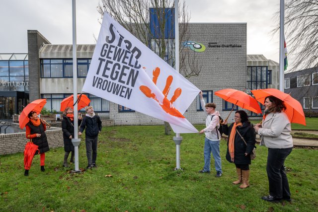 De vlag wordt gehesen